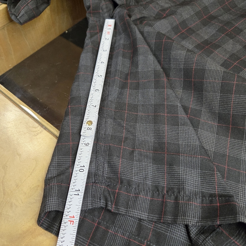 Hawk Men's Plaid Casual Skater Shorts Black And Red Plaid Sz 38 - Picture 8 of 8